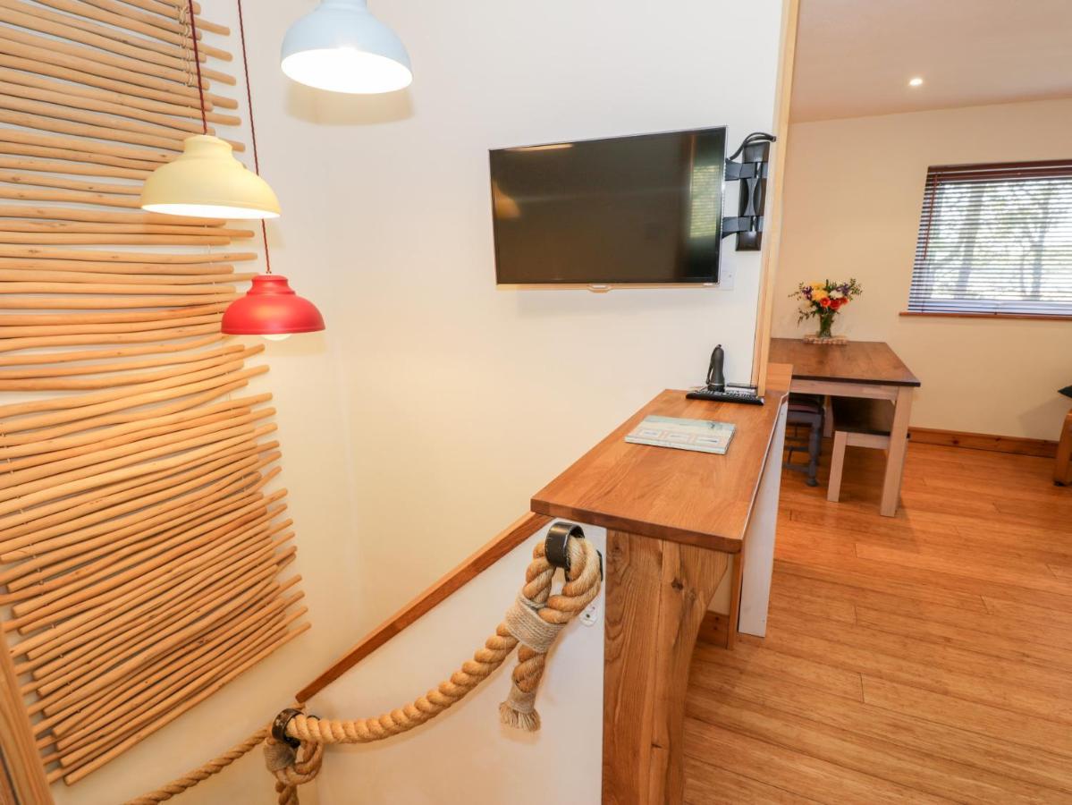 Redwood Villa Harlech Bagian luar foto