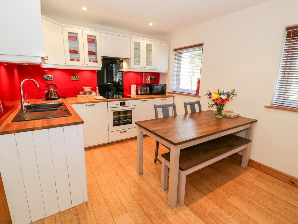 Redwood Villa Harlech Bagian luar foto